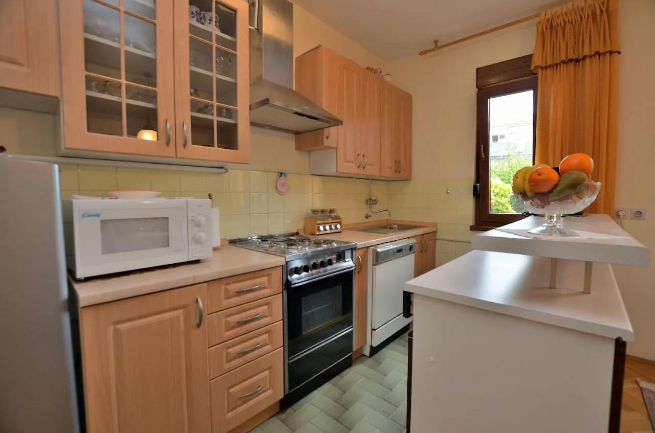 Apartment Kivi Valbandon