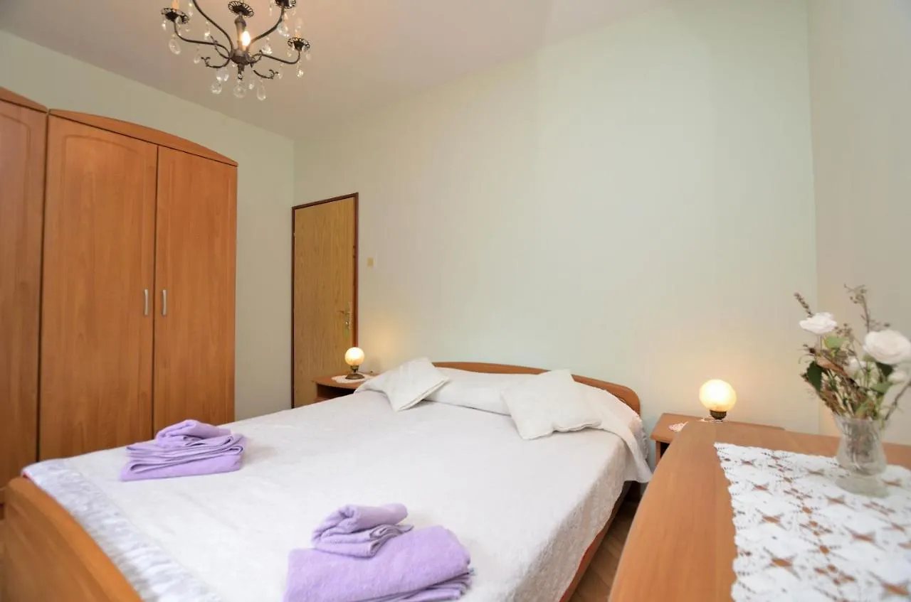 Apartment Kivi Valbandon