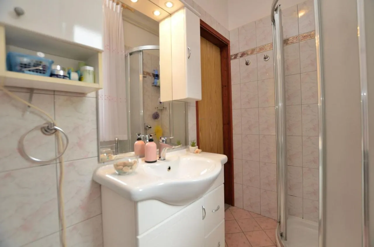 Apartment Kivi Valbandon