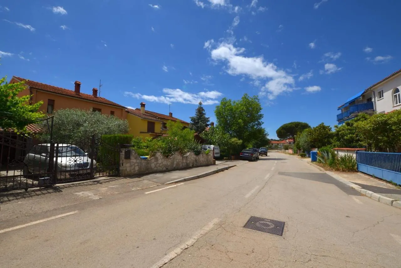 Apartment Kivi Valbandon Croatia