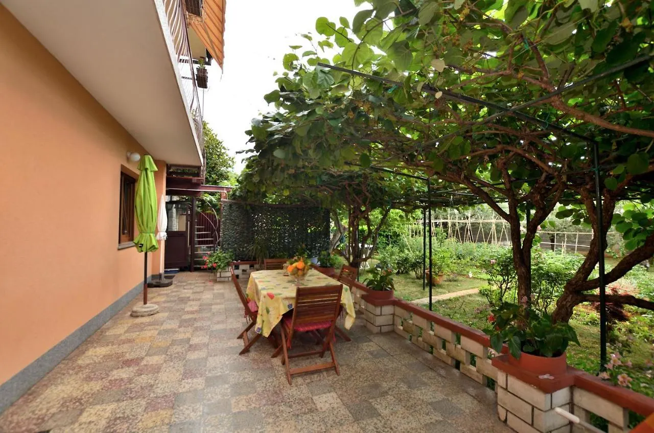 Apartment Kivi Valbandon