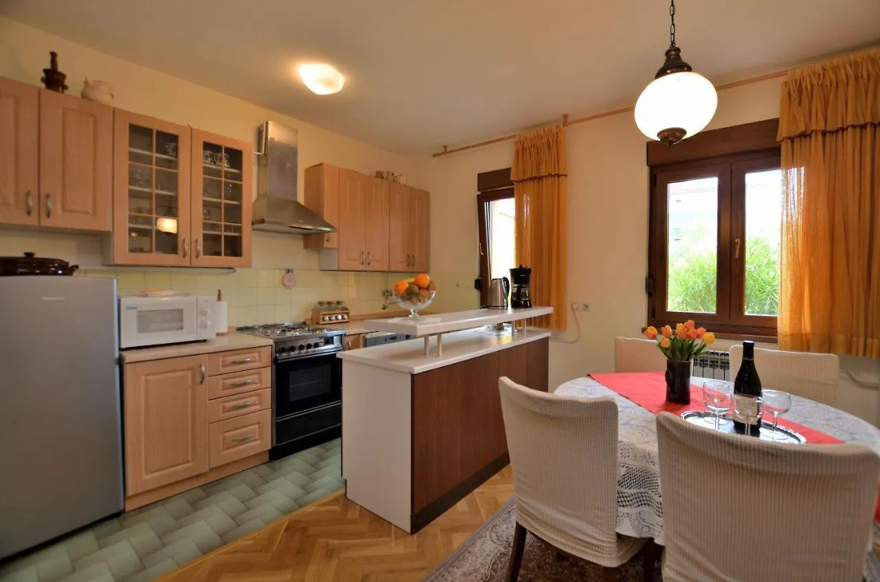 Apartment Kivi Valbandon