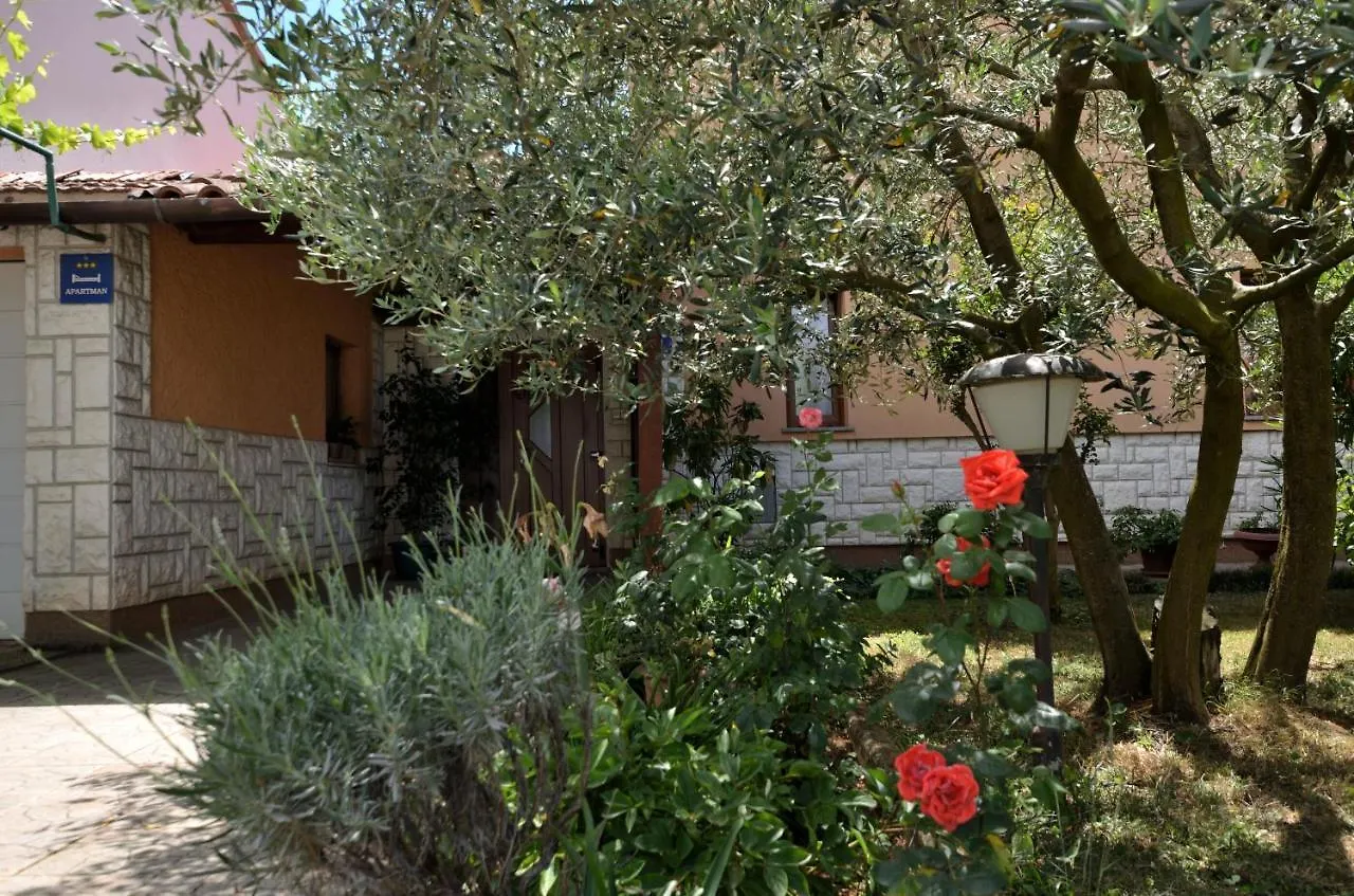 Apartment Kivi Valbandon Croatia