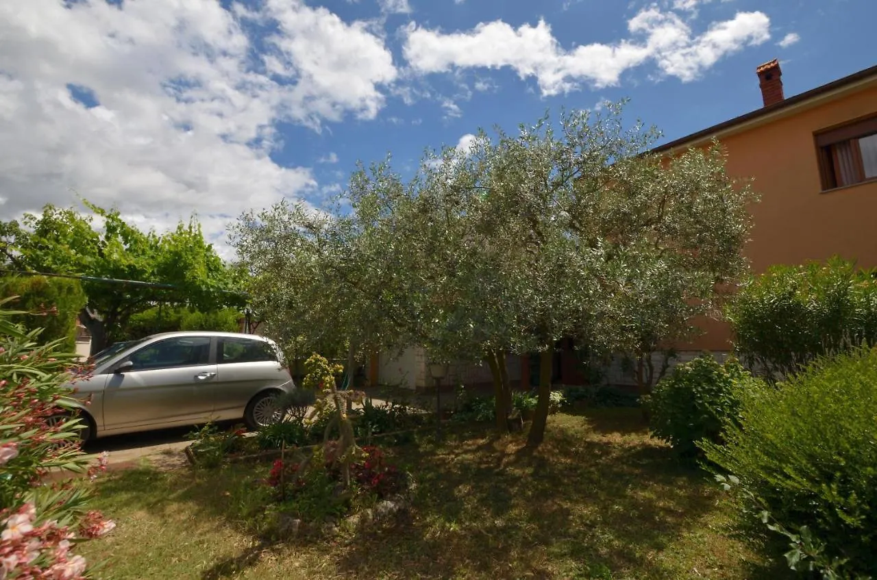 Apartment Kivi Valbandon Croatia