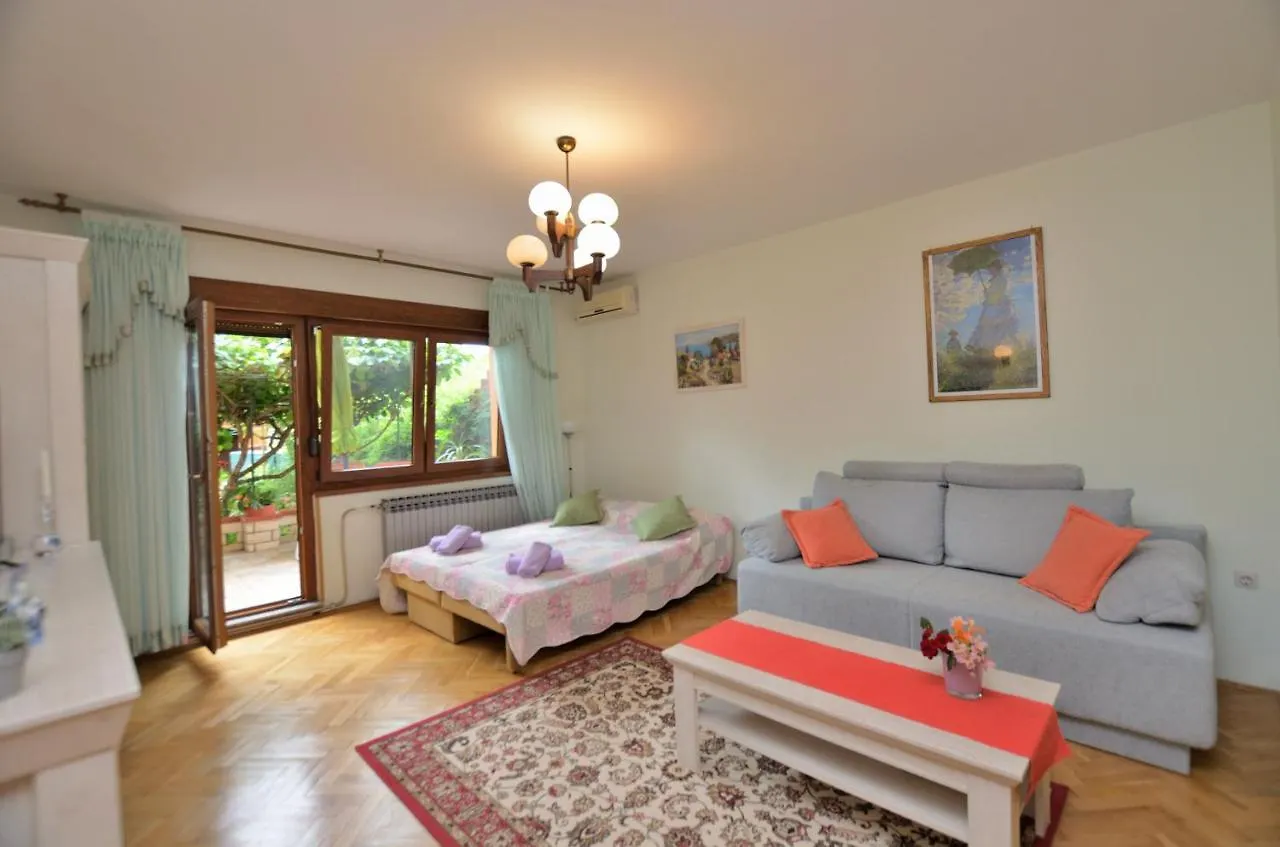 Apartment Kivi Valbandon Croatia