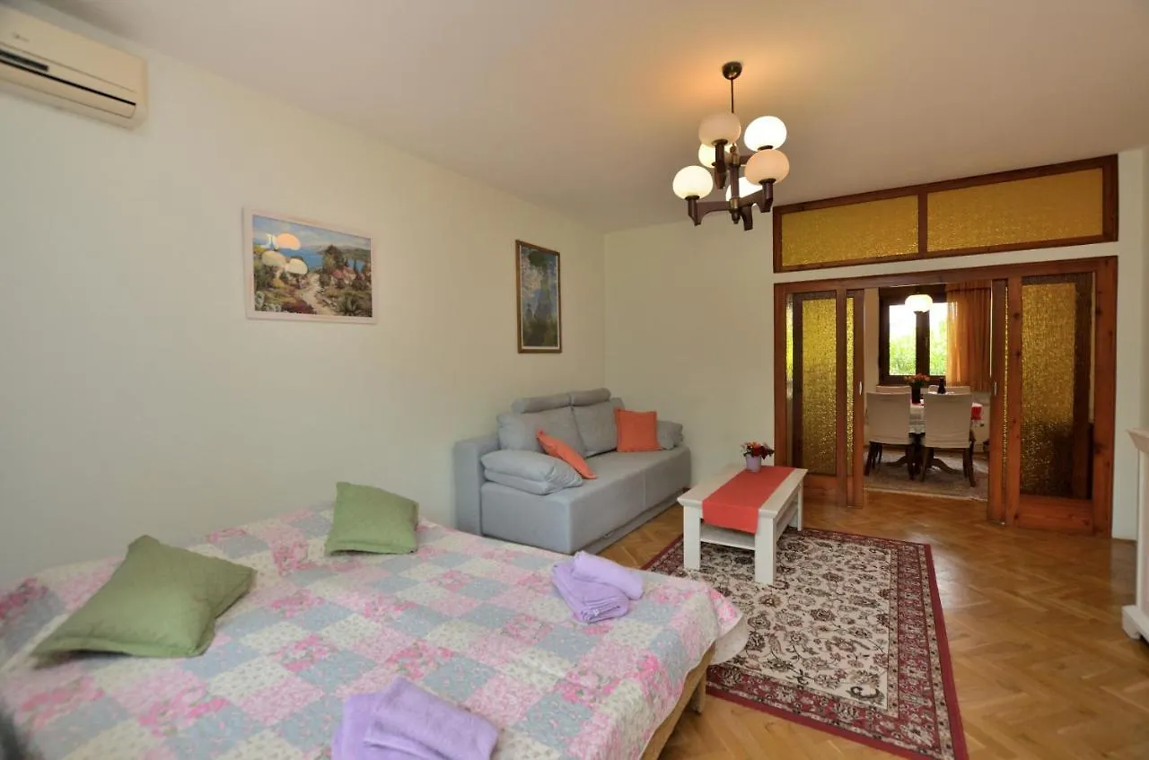 Apartment Kivi Valbandon